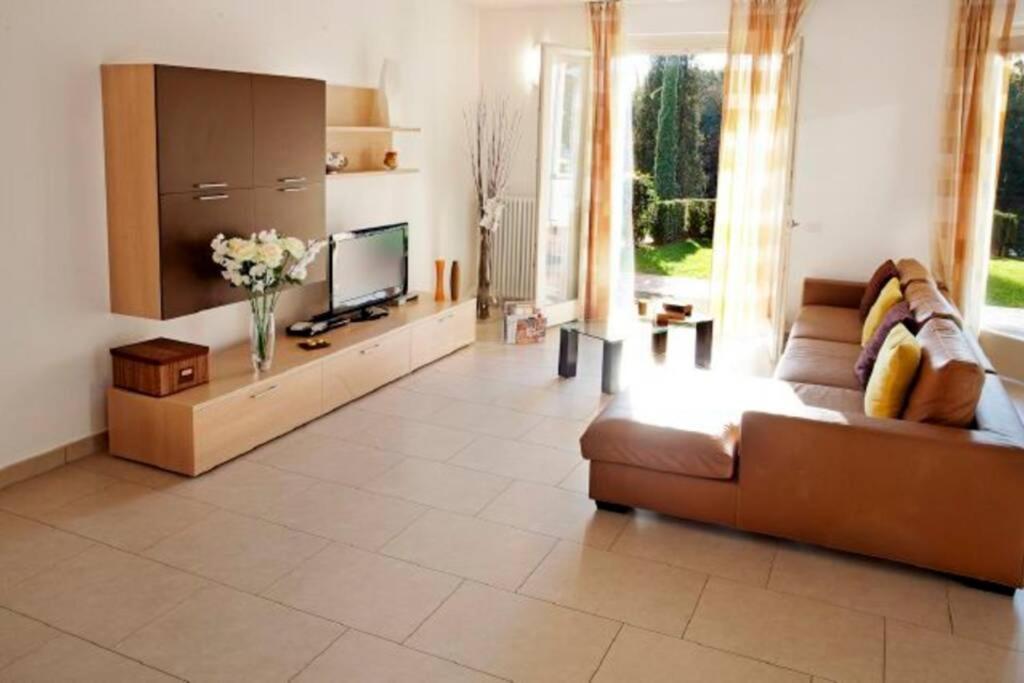Tremezzo Residence 3-1 Of 11 Apartments In An Exclusive Residence By Italian Apartments ภายนอก รูปภาพ